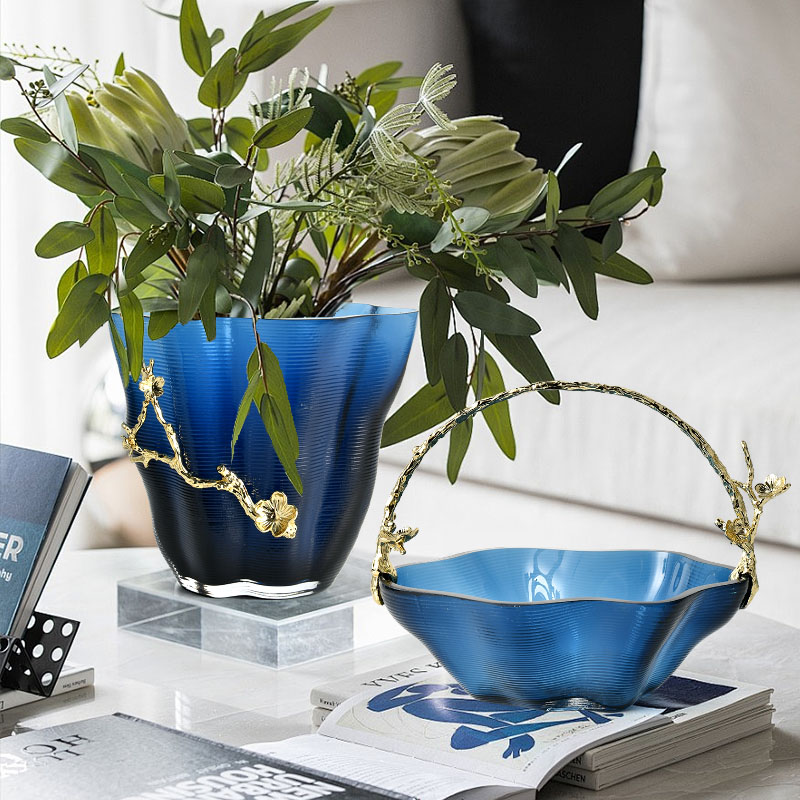 Simple horizontal design glass vase
